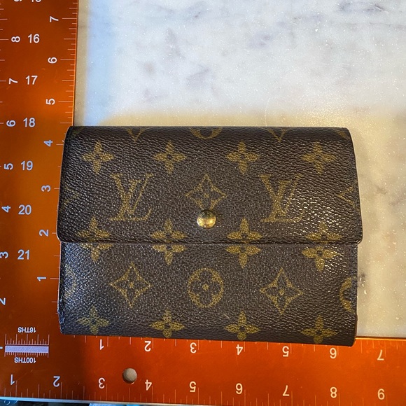 Louis Vuitton Long Wallet - Picture 9 of 10